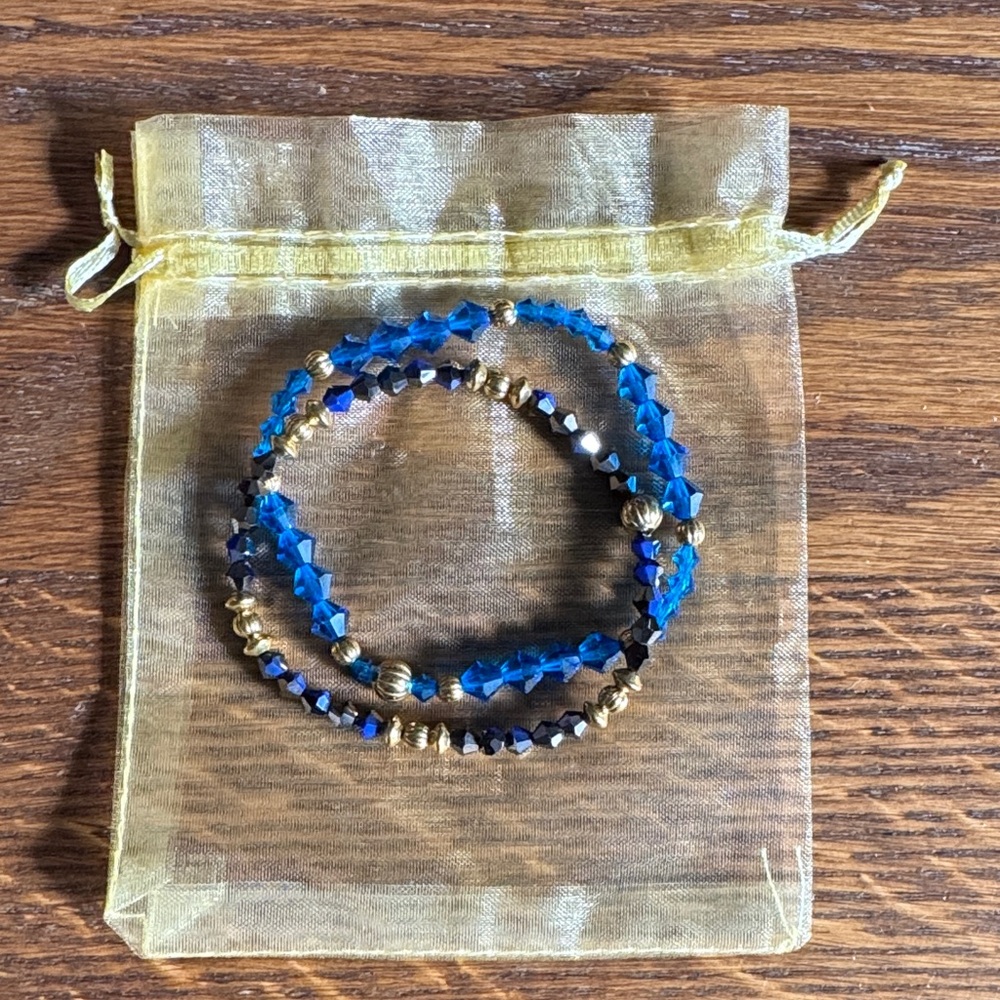 🌀Set of two homemade stretch bracelets.